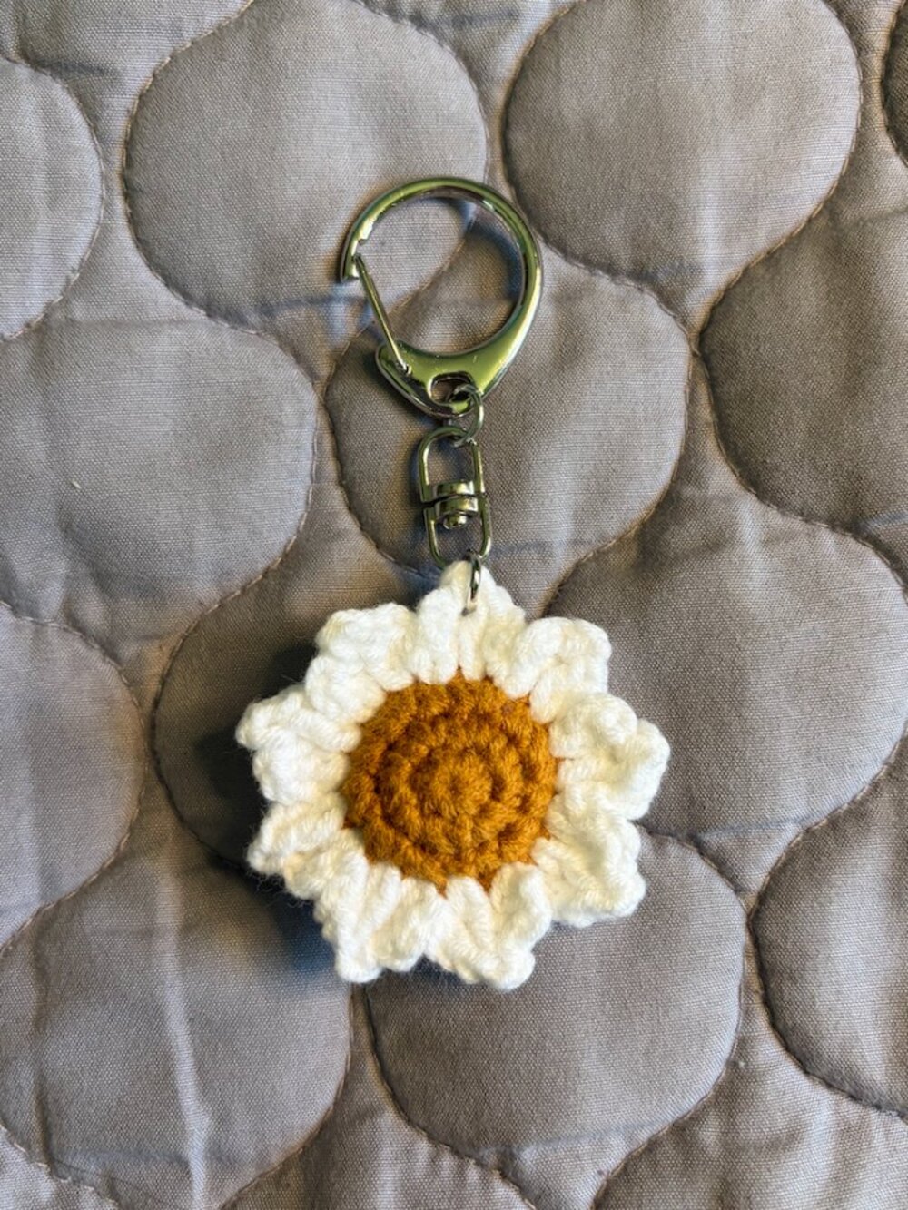 White Daisy Keychain